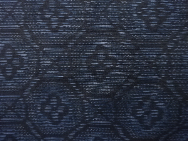 アンティーク　蜀江に花模様織り出し本場泥大島紬着物